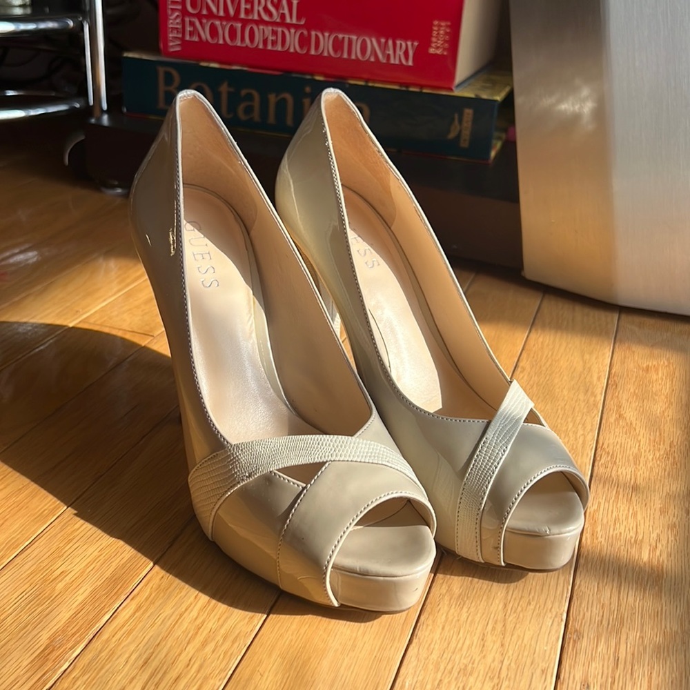 GUESS size 38 beige tan heals great condition worn once